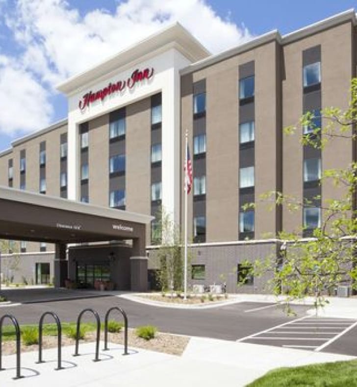 Hampton Inn Roseville Exterior during the Day