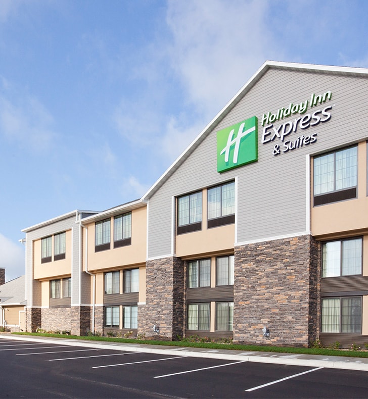 Holiday Inn Express & Suites Willmar exterior during the day