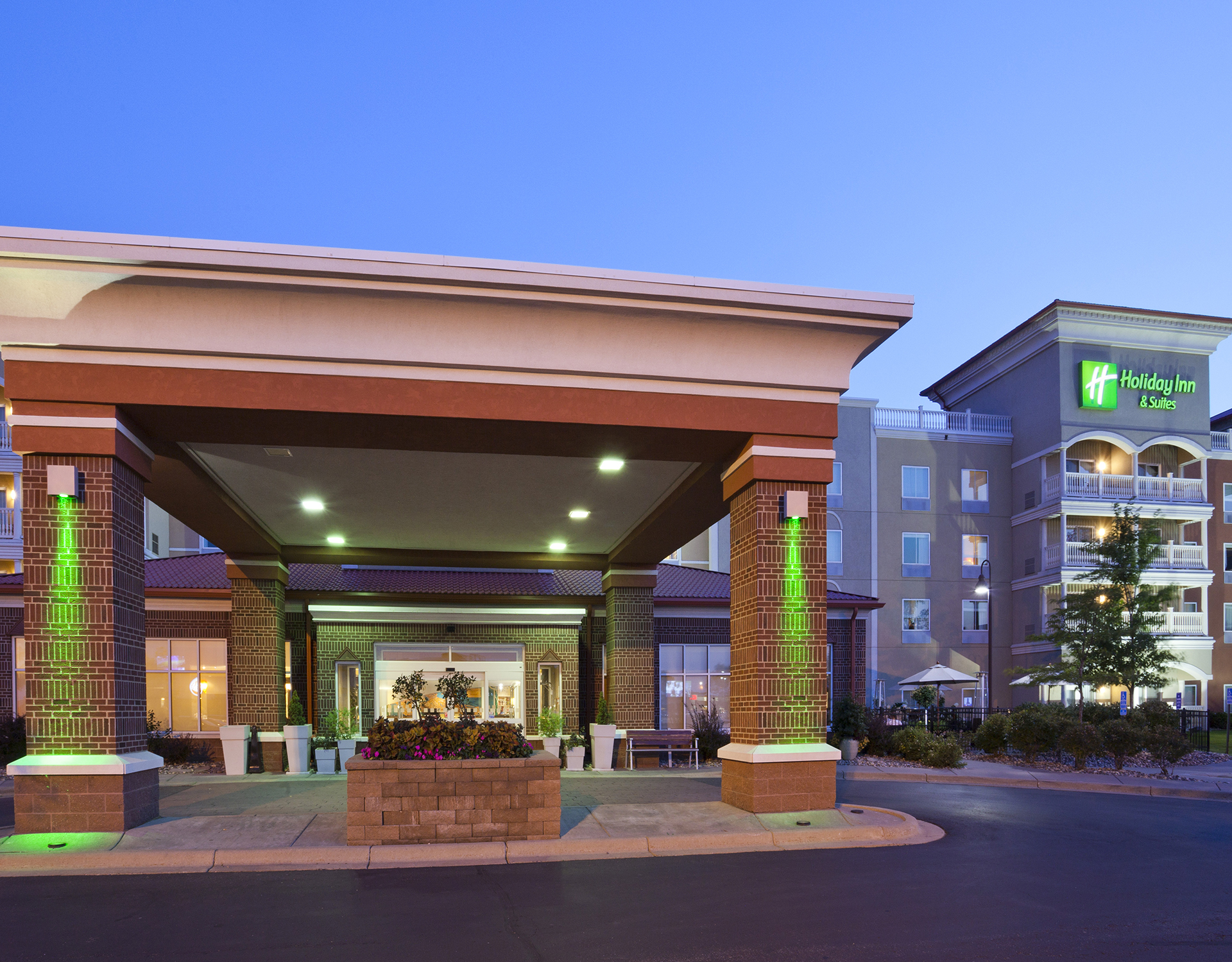 Holiday Inn Arbor Lakes Exterior at NIght