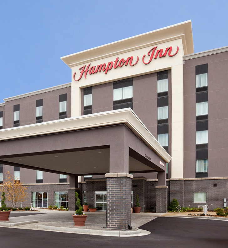 Hampton Inn Bloomington Exterior during the day