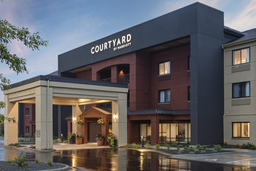 Exterior shot of Courtyard by Marriott in Roseville, MN, showcasing its modern architecture and inviting ambiance.