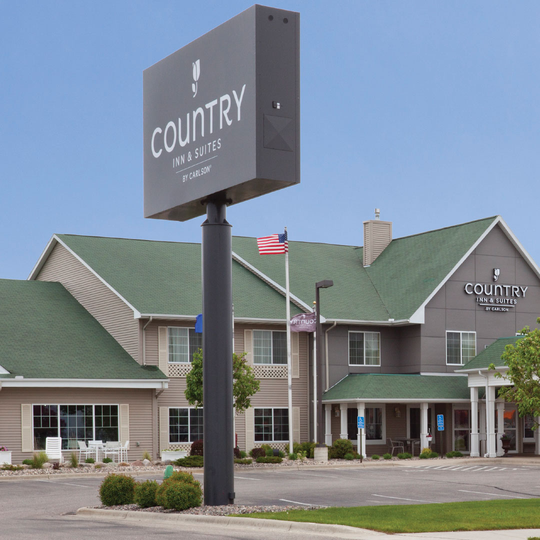 Country Inn & Suites Willmar Exterior during the Day