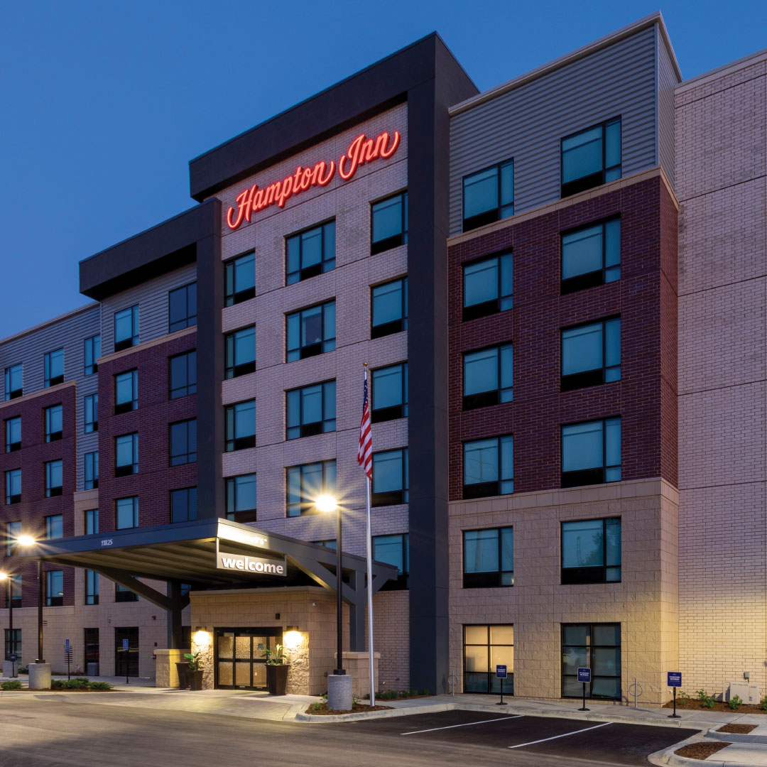Hampton Inn Eden Prairie Exterior at Night